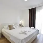 Ten-bedroom In * Дуче
