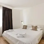 Ten-bedroom In *