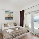 Ten-bedroom In * Дуче