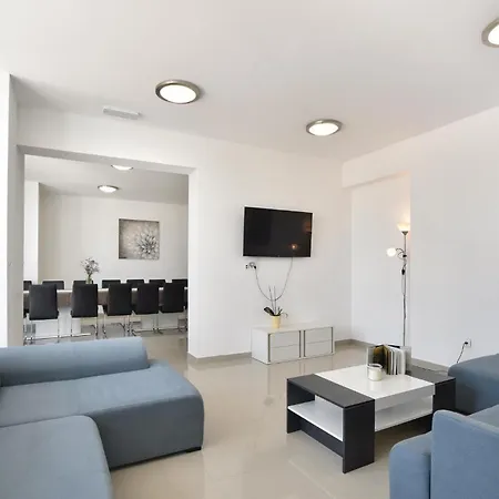 Awesome In Duce With Kitchen