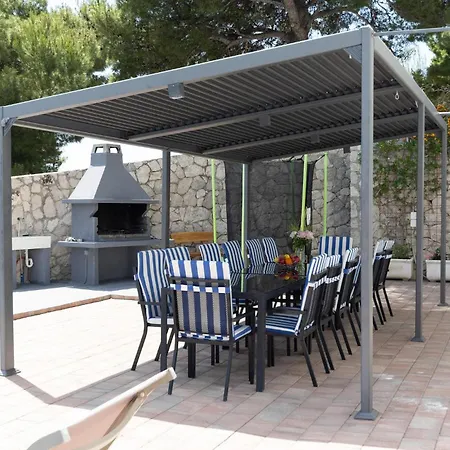 Ten-bedroom In Duce * Duće