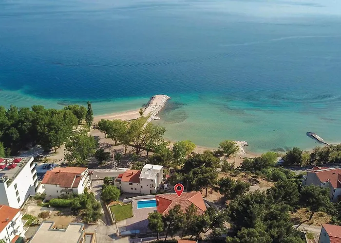 Ten-bedroom In Duce Casa de Férias Duće