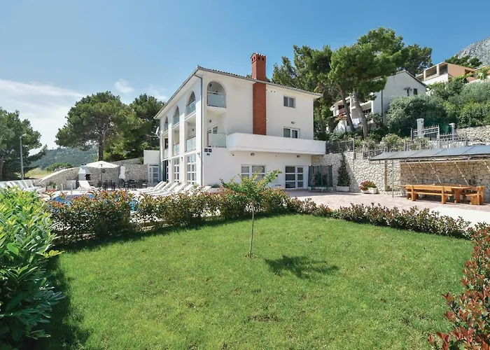 Ten-bedroom In Duce Duće