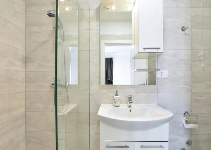 Ten-bedroom In Duce Duće