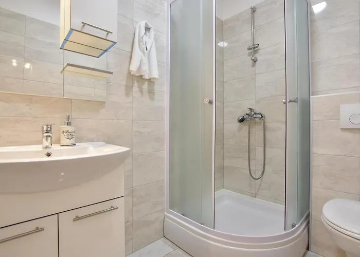 Ten-bedroom In Duce Duće