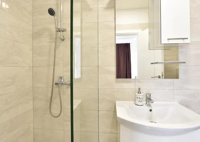 Ten-bedroom In Duce * Duće