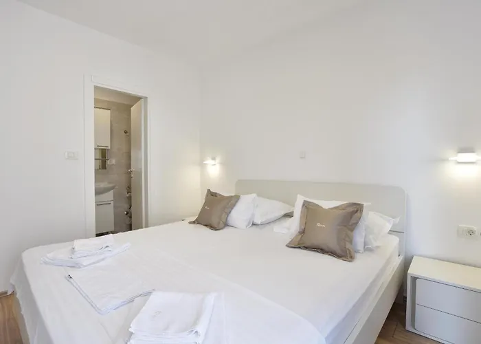 Ten-bedroom In Duce Casa de Férias