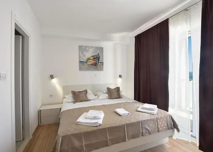 Casa de Férias Ten-bedroom In Duce Duće