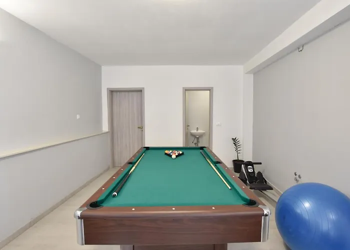 Ten-bedroom In Duce Duće