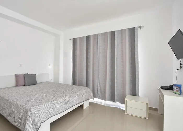 Ten-bedroom In Duce Casa de Férias Duće