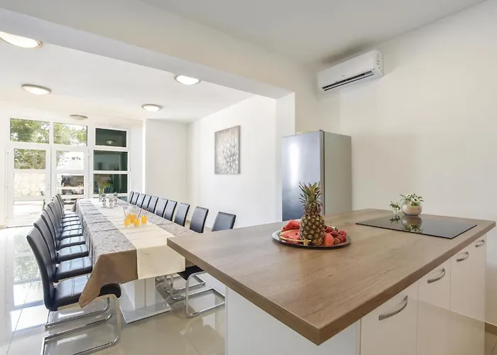 Ten-bedroom In Duce Casa de Férias