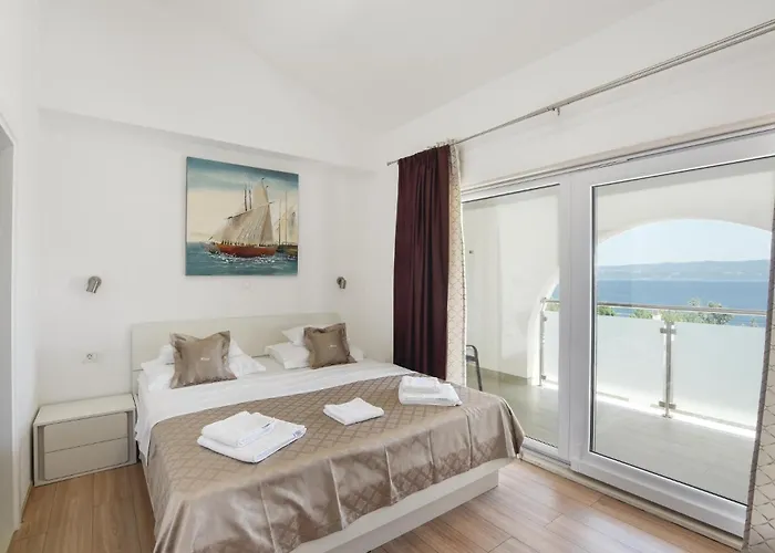 Ten-bedroom In Duce * Duće