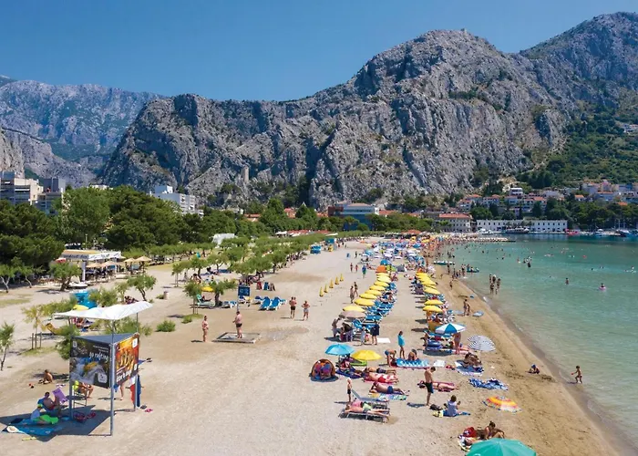 Ten-bedroom In Duce * Duće