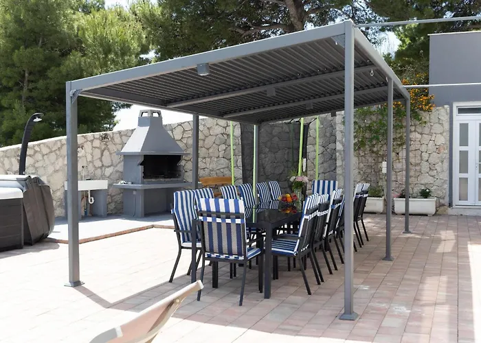 Ten-bedroom In Duce * Duće