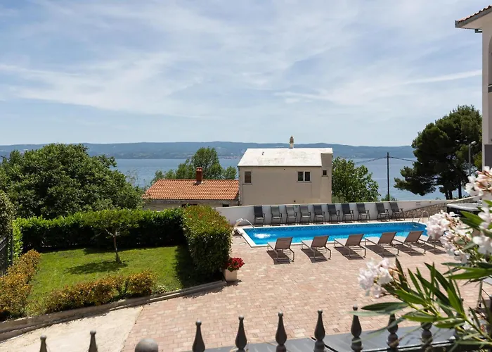 Ten-bedroom In Duce Casa de Férias