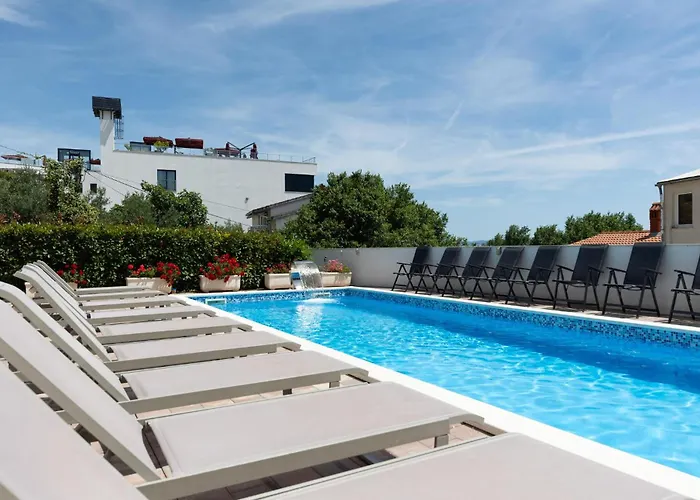 Ten-bedroom In Duce Duće