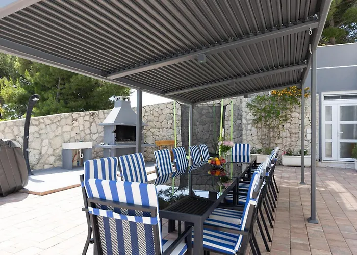 Ten-bedroom In Duce Duće