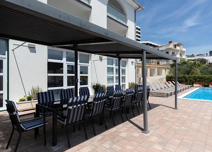 Ten-bedroom In Duce Casa de Férias Duće