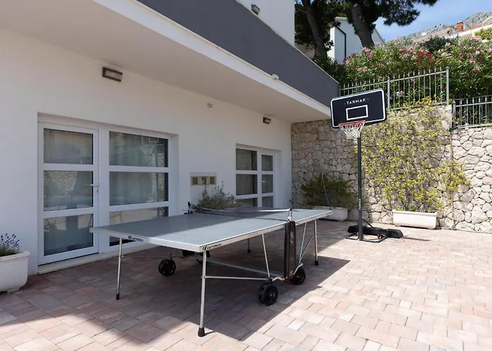 Ten-bedroom In Duce * Duće